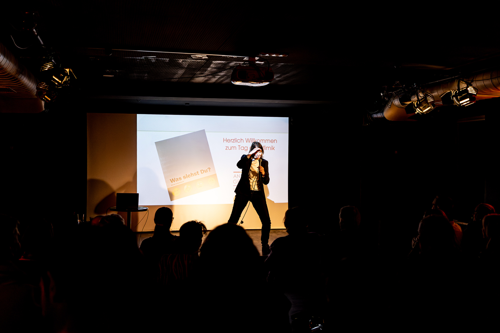 Anja-Carmen-Gerstenberg_speaking-1